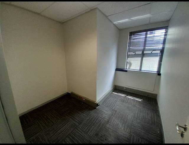 559M² OFFICE TO LET IN BRYANSTON